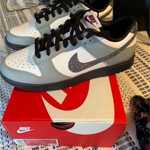 Nike Men's White and Gray Sneakers